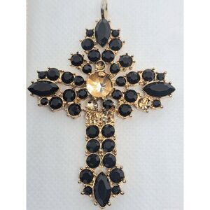 Cross pendant 